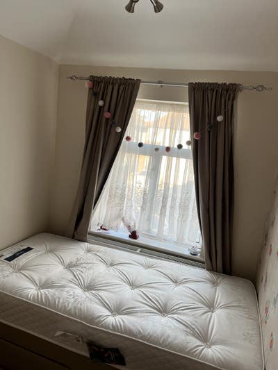 TW5 9DF -Single box room for single person  Main Photo