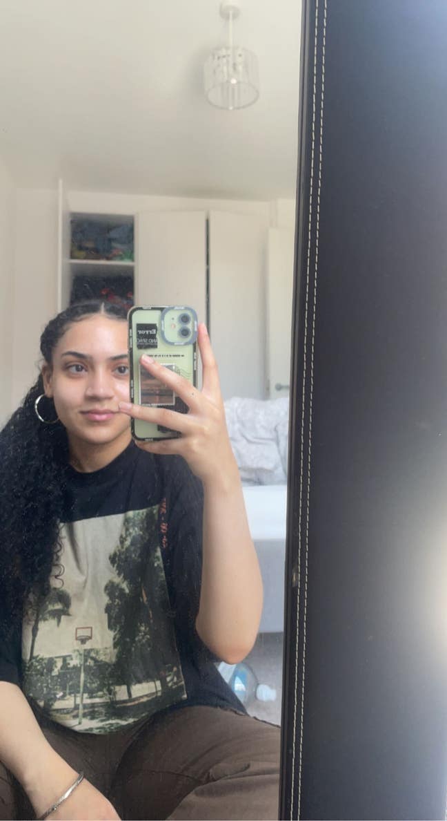 En-suite only Professional female aged 26 Main Photo