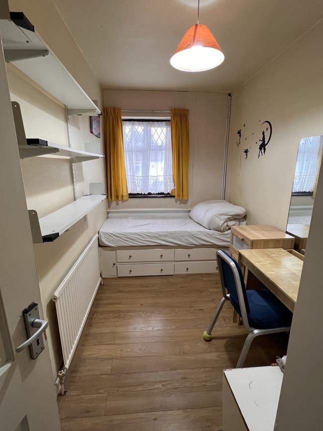 Cozy room to let(5min from South Ealing Sation) Main Photo