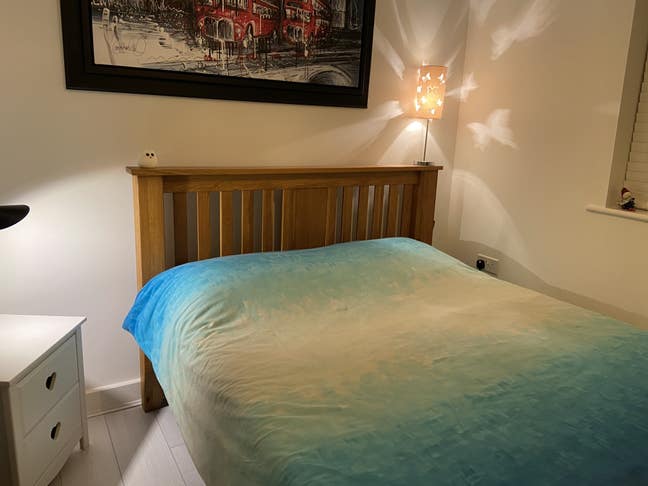 King size bed + foam mattress + private bathroom Main Photo