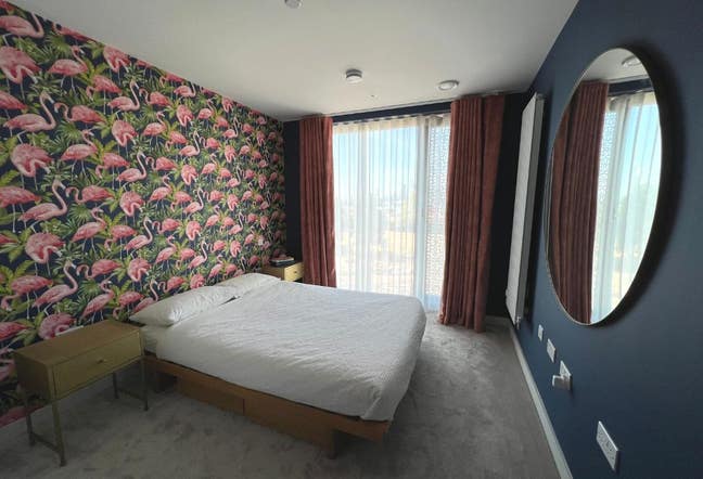 Beautiful Room + Gym, Pool, Sauna & Concierge Main Photo