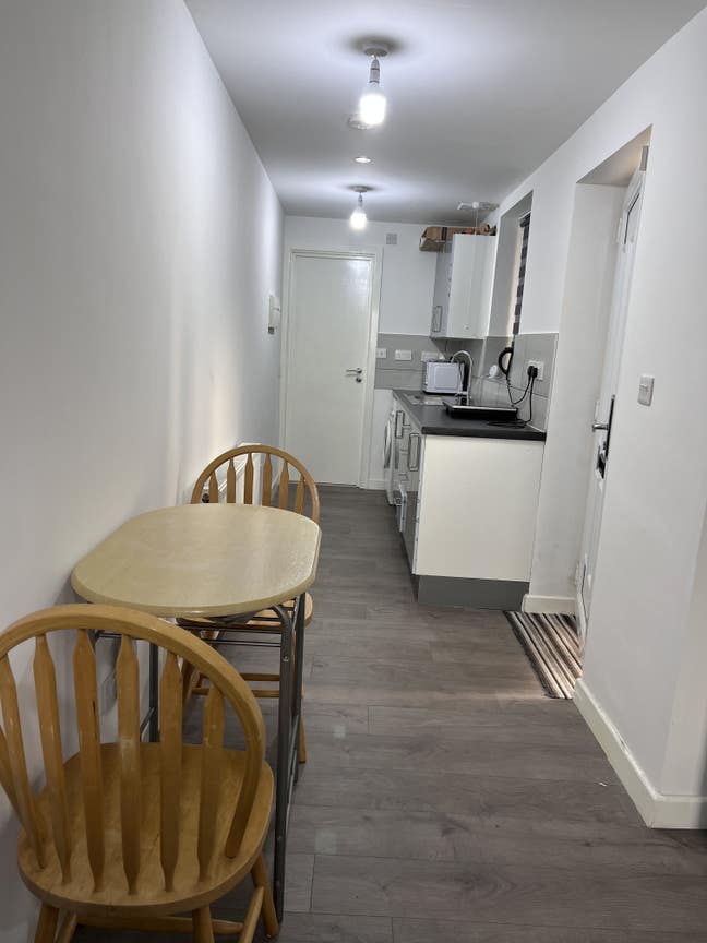 Amazing Studio Flat Available, All Bills Included Main Photo