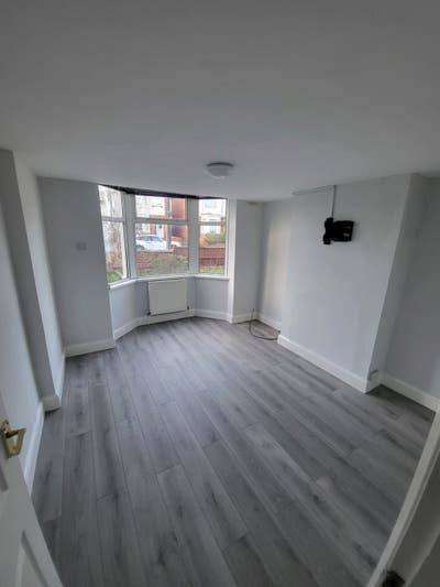 New Spacious Ground Floor Flat - Prime Location Main Photo