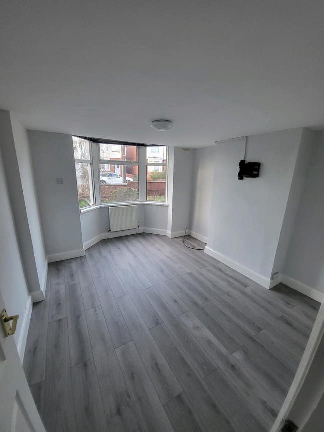 New Spacious Ground Floor Flat - Prime Location Main Photo
