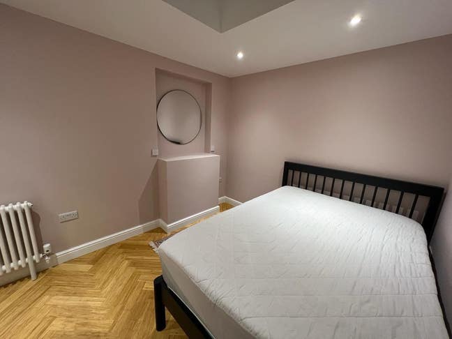 Double room available in a 4 bed house Main Photo