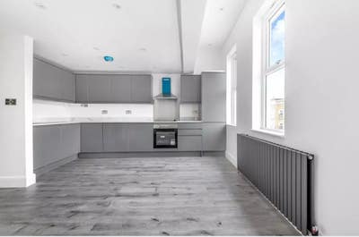 3 rooms | Living Room | Modern Flat| 2 bathrroom Main Photo