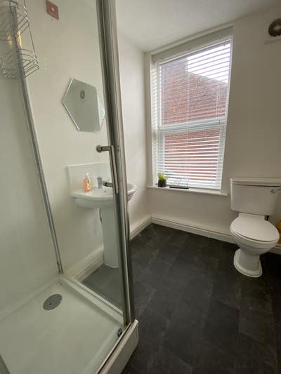 * Rph Bus Routes * Cleaners * Parking * Main Photo