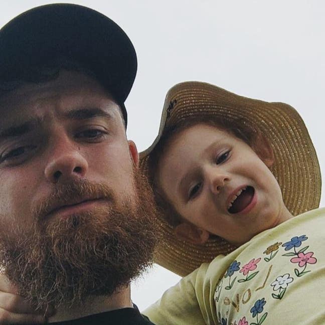 Young professional looking for a suitable room. Main Photo