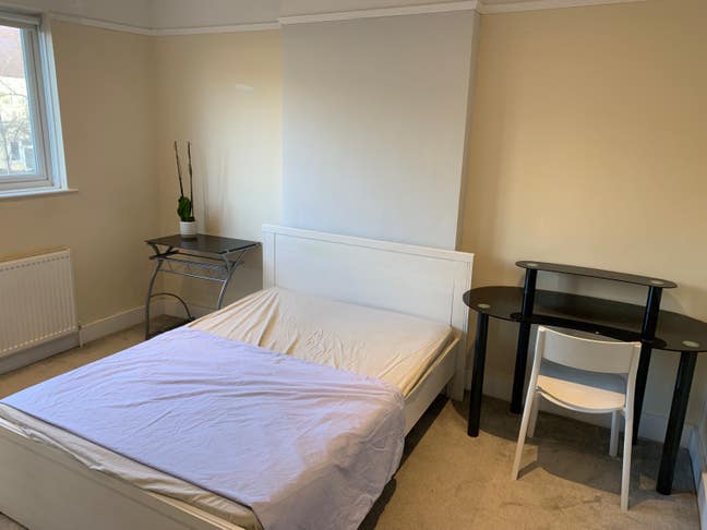 Large Double Room 20 Min Victoria  Main Photo