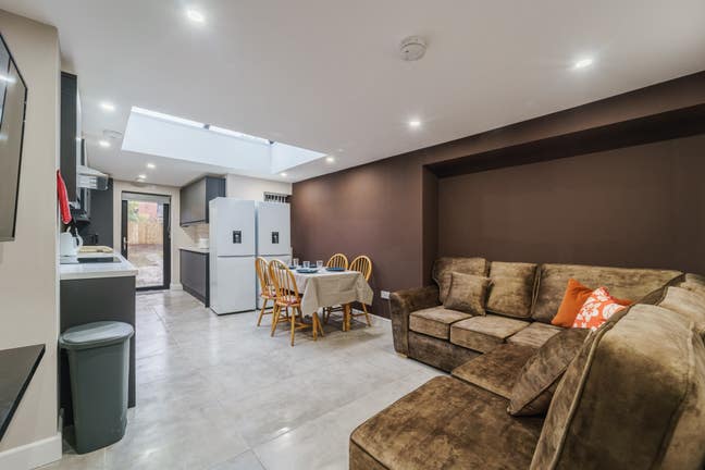 5 Bed Terraced House, Irving Road, CV1 Main Photo