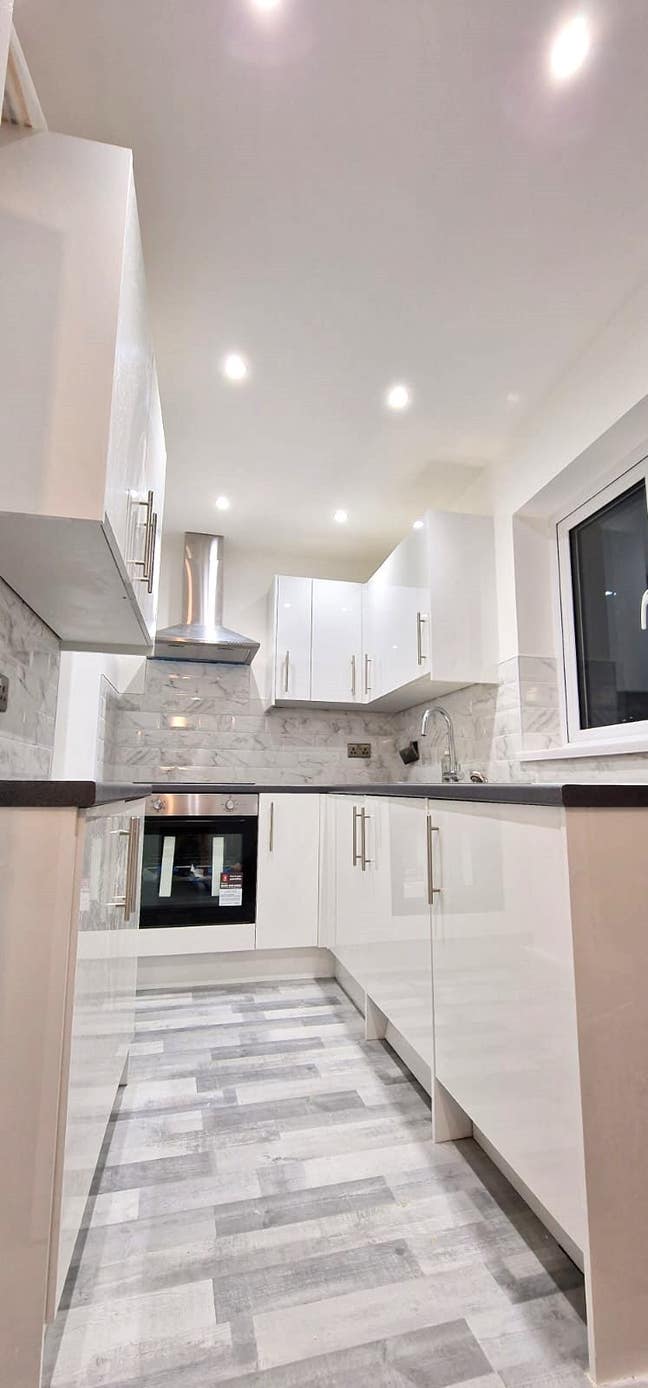 1 double room ensuite available now Main Photo