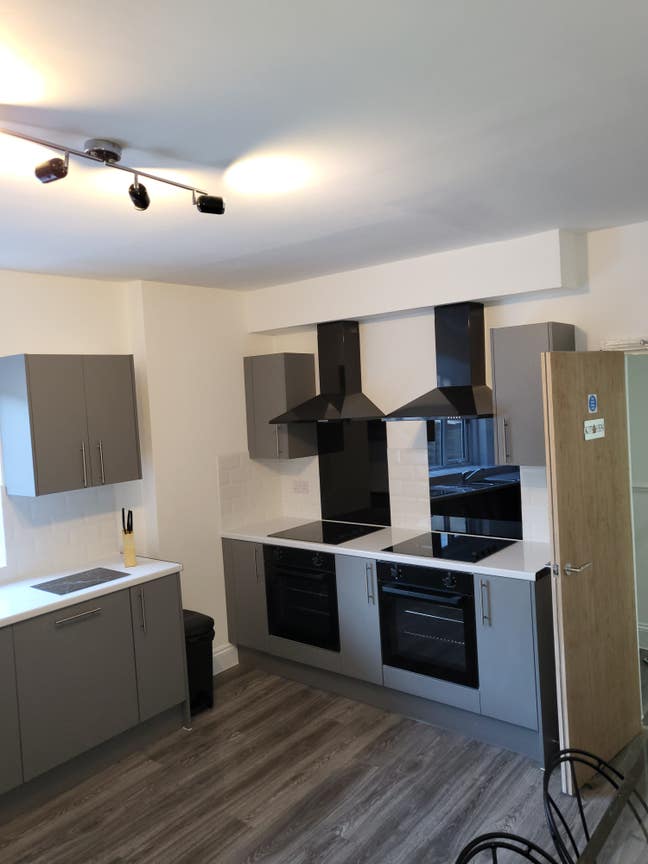 Large double room with en-suite  Main Photo