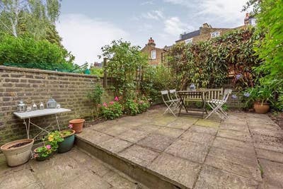 Lovely 2-bedroom rental unit in London Main Photo