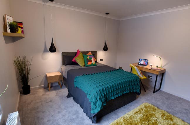 Large double room inclusive of all bills Main Photo