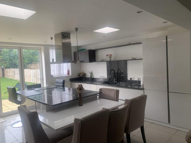 Small Double Room to let in Sevenoaks  Main Photo