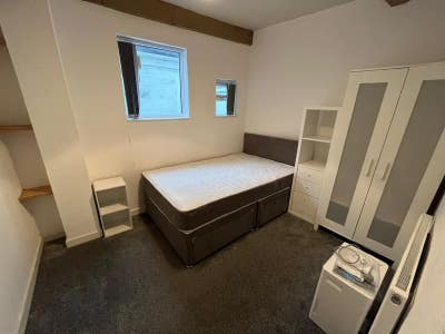 Cosy Room in Town Centre with lovely flatmates. Main Photo