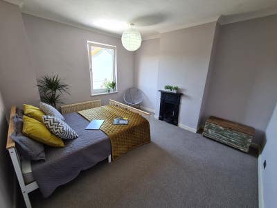 Great house to share - 3 double rms, office, gdn   Main Photo