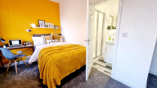 Stylish En suite Bolton Centre 🏡 Main Photo