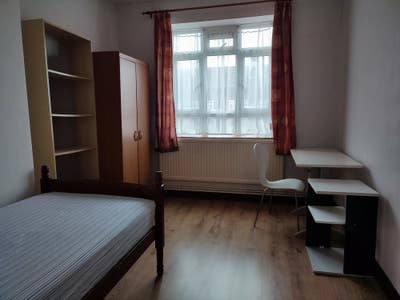 Big Room for one person in White City, W12 Main Photo