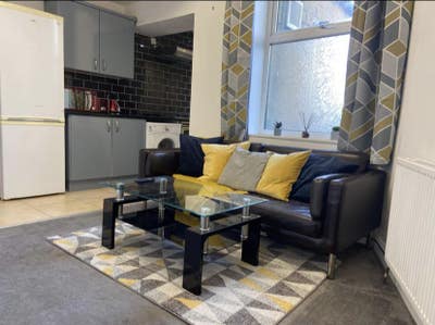 Student only 4 bedroom house 3 rooms available  Main Photo