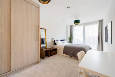 Spacious King Rooms in Town House Incl Office Spac Main Photo