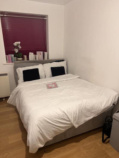 Double room to let with private bathroom  Main Photo
