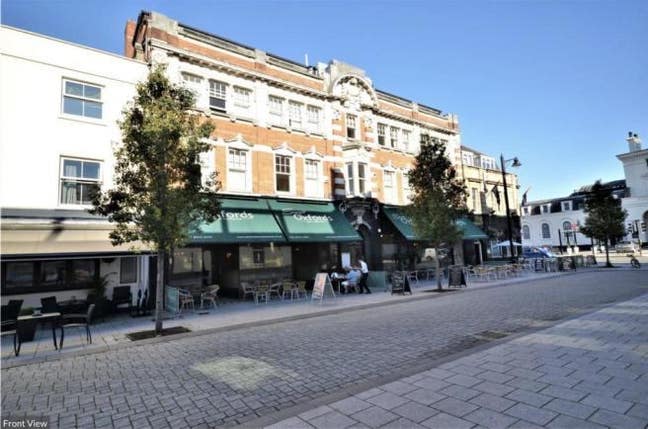 Double room available in 2bed flat- Oxford Street Main Photo