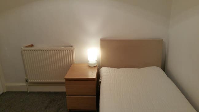 Furnished single room with parking in quiet area Main Photo