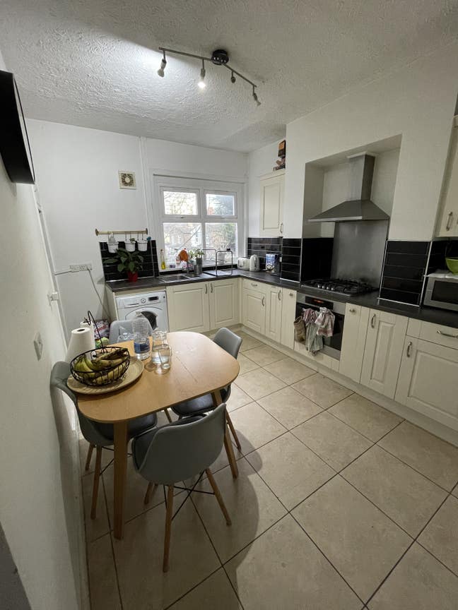 Cozy Bedroom ! 🏡  Main Photo