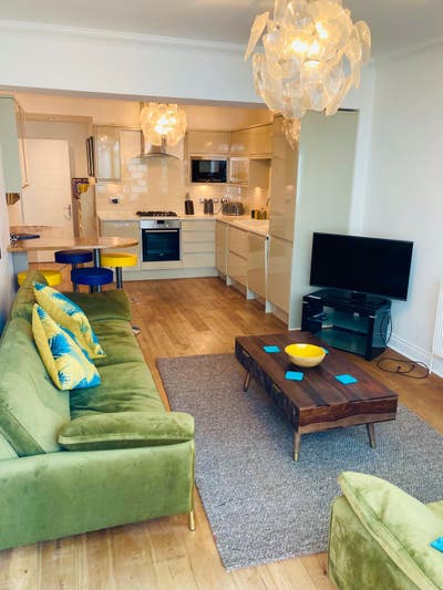Double bedroom in newly refurbished garden flat. Main Photo