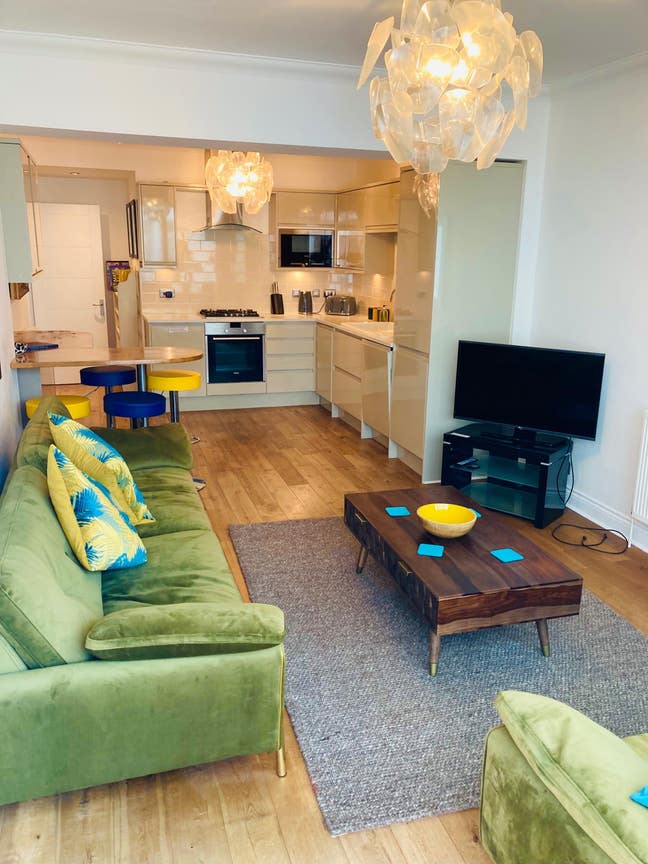 Double bedroom in newly refurbished garden flat. Main Photo