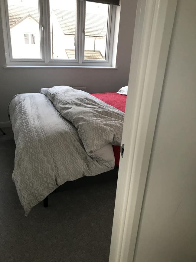 Room available for rent near Edinburgh airport Main Photo