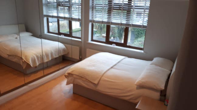 Large bright double room - Bills included  Main Photo