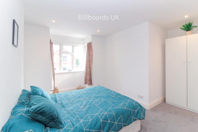 Stunning double with kitchen-diner & gardnen Main Photo
