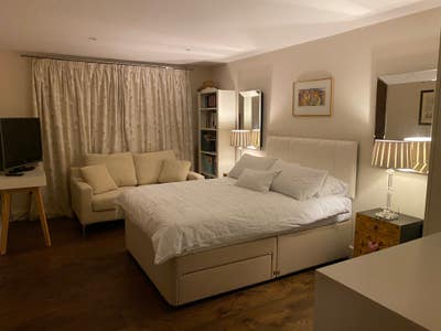 Double Room in Lovely Family Home Main Photo