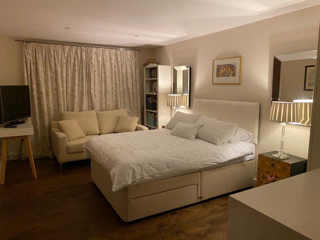 Double Room in Lovely Family Home Main Photo