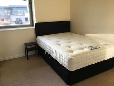 Large Double Room in Penthouse with Ensuite Main Photo