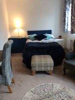Large bedroom with sitting area Main Photo