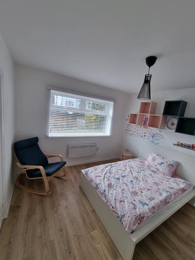 Newly Refurbished Bright Double Bedroom Main Photo