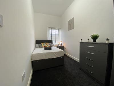 BRAND NEW* Rood End Rd *Ensuite Rooms  Main Photo
