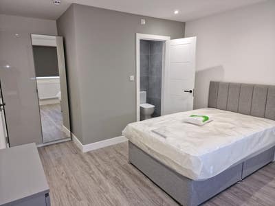 Ground floor ensuite  Main Photo