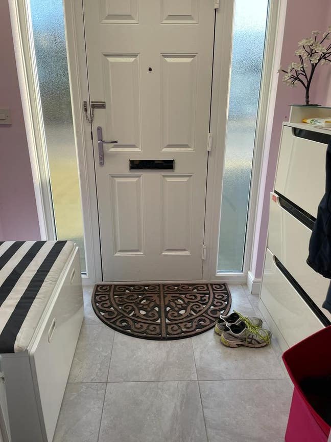 Ensuite room available in shared house Main Photo