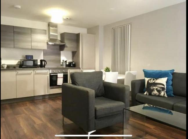 Modern city centre 2-bed flat Main Photo