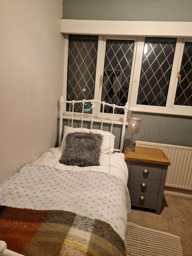 Large single room short let Main Photo