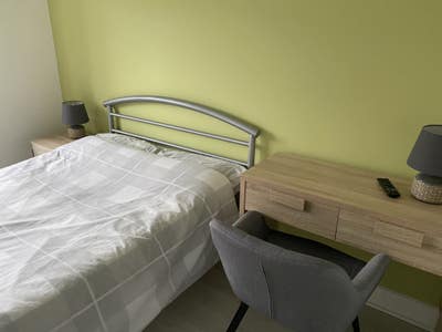 I have 2 double rooms. Contractors preferred  Main Photo