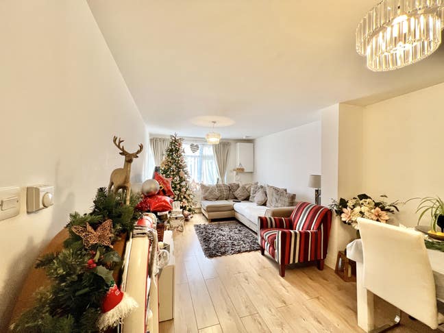 3 Bedroom Flat in Belvedere, DA17 Main Photo