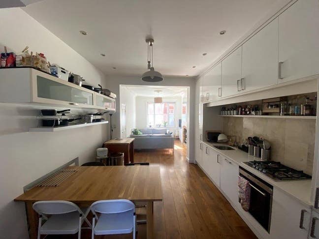 Room in a bright Whitechapel House  Main Photo