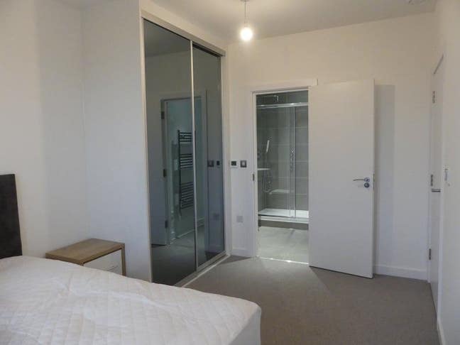 Double Bedroom with En Suite Main Photo