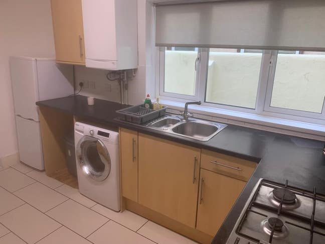 Clean and spacious 4 Bedroom house Main Photo