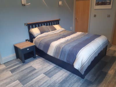 Double size bedroom, own bathroom & sitting room  Main Photo